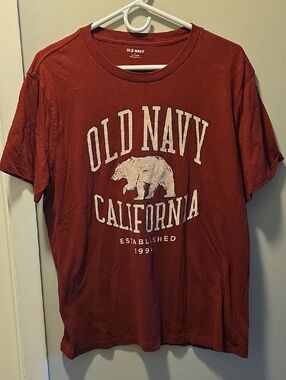 Old Navy Men’s California Graphic Tee in Rust